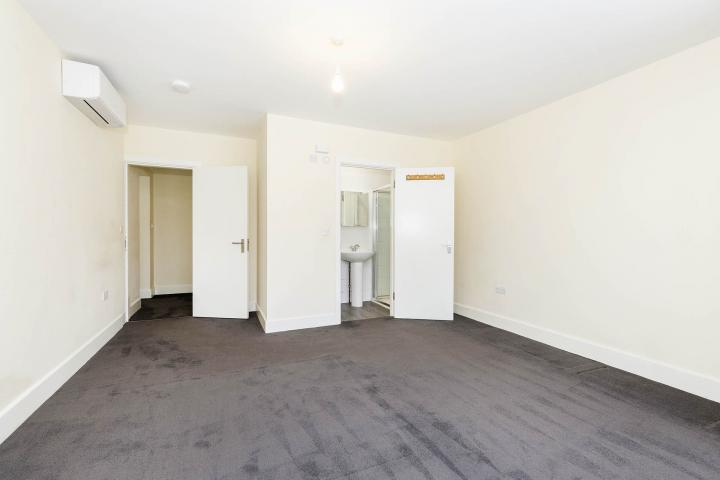 Modern Studio Apartment Deerhurst Road, Willesden Green